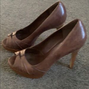 Aldo peep toe heel